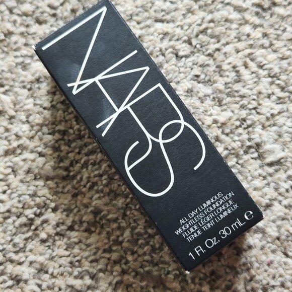 NARS: All Day Luminous Weightless Foundation: Light 4 Deauville *discontinued* - Picture 2 of 3